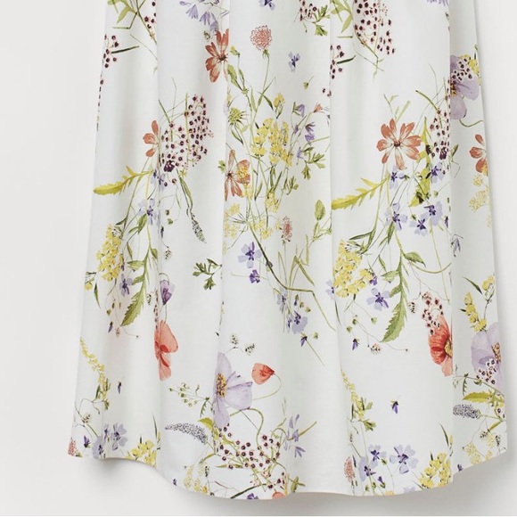 H&M Smocked Floral Dress - Picture 3 of 4